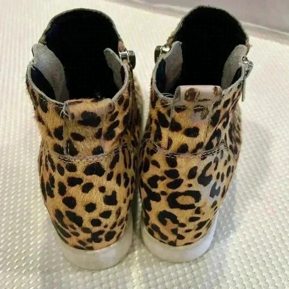 Steve Madden 7.5  Pony hair golden tan black leopard print ankle sneakers - Picture 6 of 7